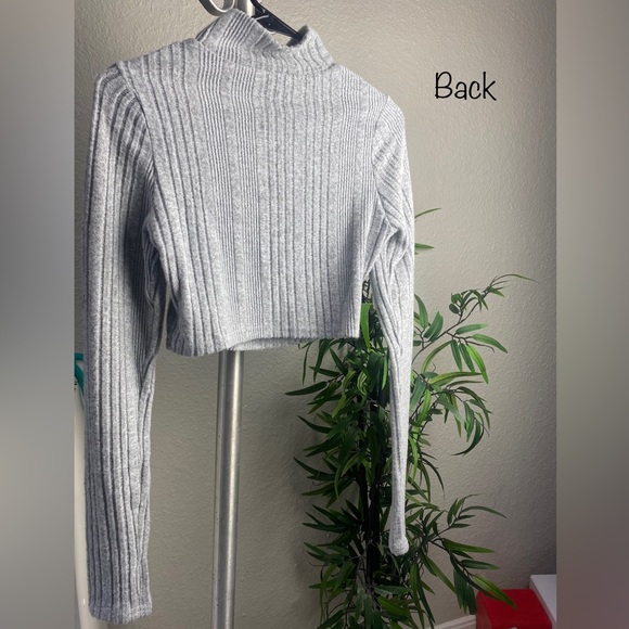 Cut-Out Crop Sweater 💕 - Picture 7 of 12